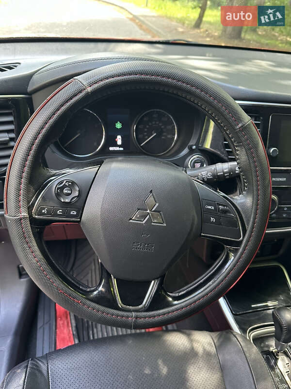 Внедорожник / Кроссовер Mitsubishi Outlander 2018 в Львове