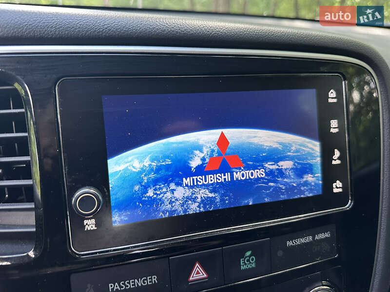 Внедорожник / Кроссовер Mitsubishi Outlander 2018 в Львове