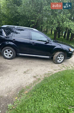 Внедорожник / Кроссовер Mitsubishi Outlander 2010 в 