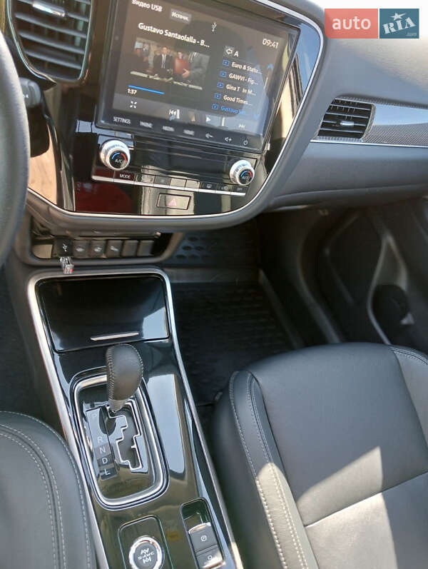 Позашляховик / Кросовер Mitsubishi Outlander 2021 в Івано-Франківську