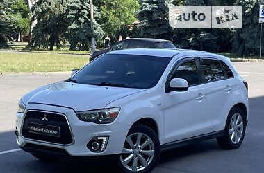 Позашляховик / Кросовер Mitsubishi Outlander 2015 в Миколаєві