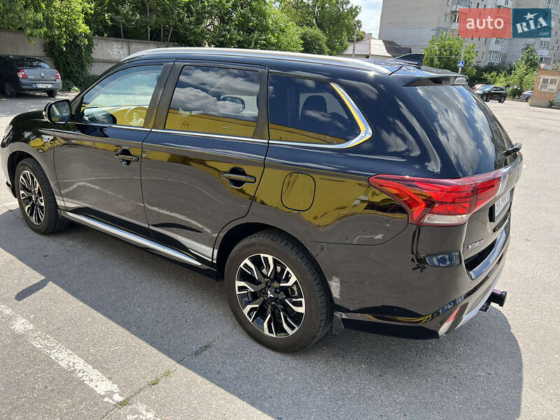Позашляховик / Кросовер Mitsubishi Outlander 2017 в Кропивницькому
