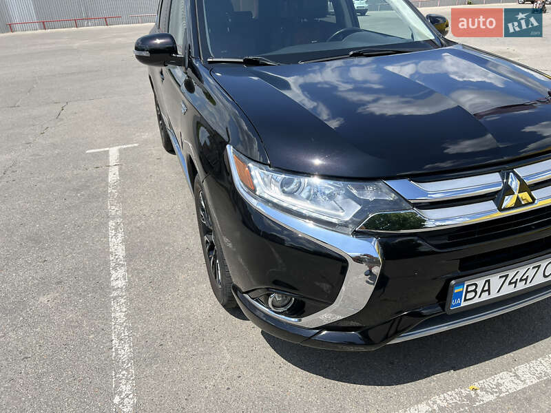Позашляховик / Кросовер Mitsubishi Outlander 2017 в Кропивницькому