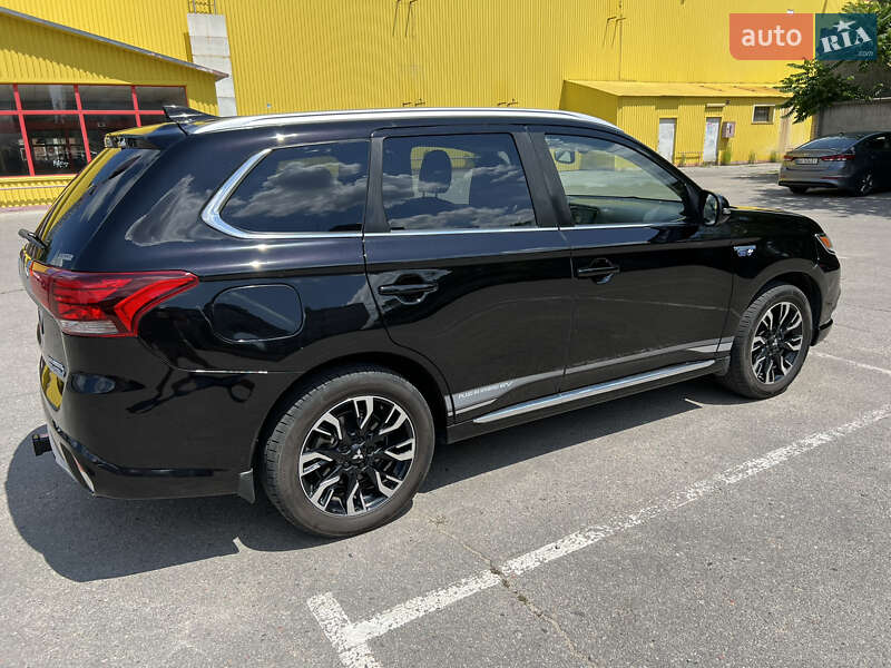 Позашляховик / Кросовер Mitsubishi Outlander 2017 в Кропивницькому