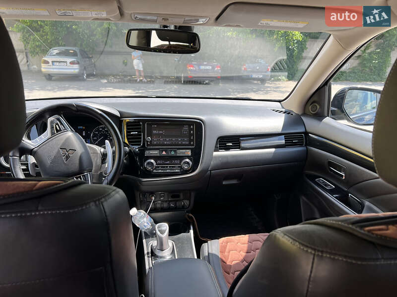 Позашляховик / Кросовер Mitsubishi Outlander 2017 в Кропивницькому