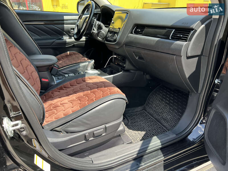 Позашляховик / Кросовер Mitsubishi Outlander 2017 в Кропивницькому