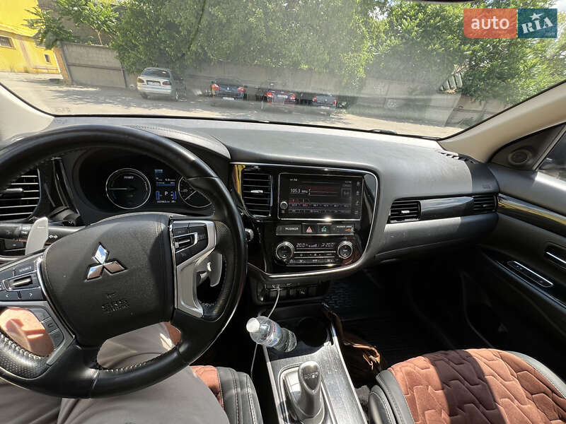 Позашляховик / Кросовер Mitsubishi Outlander 2017 в Кропивницькому