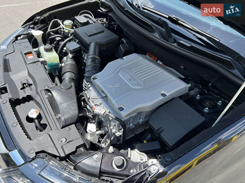 Позашляховик / Кросовер Mitsubishi Outlander 2017 в Кропивницькому