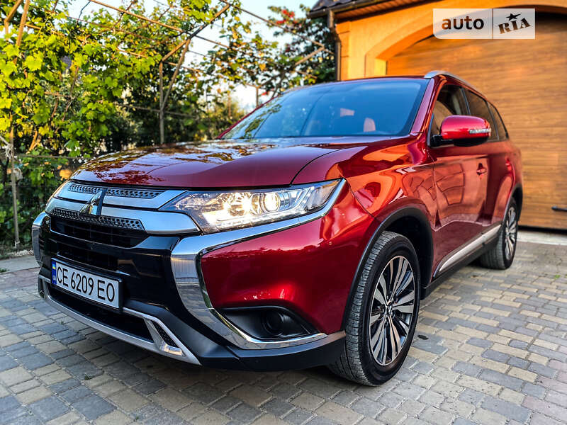 Внедорожник / Кроссовер Mitsubishi Outlander 2023 в Черновцах