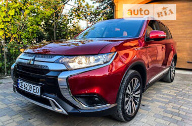 Внедорожник / Кроссовер Mitsubishi Outlander 2023 в Черновцах