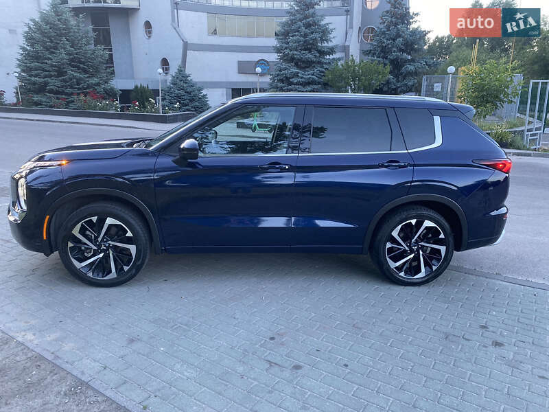 Позашляховик / Кросовер Mitsubishi Outlander 2022 в Запоріжжі