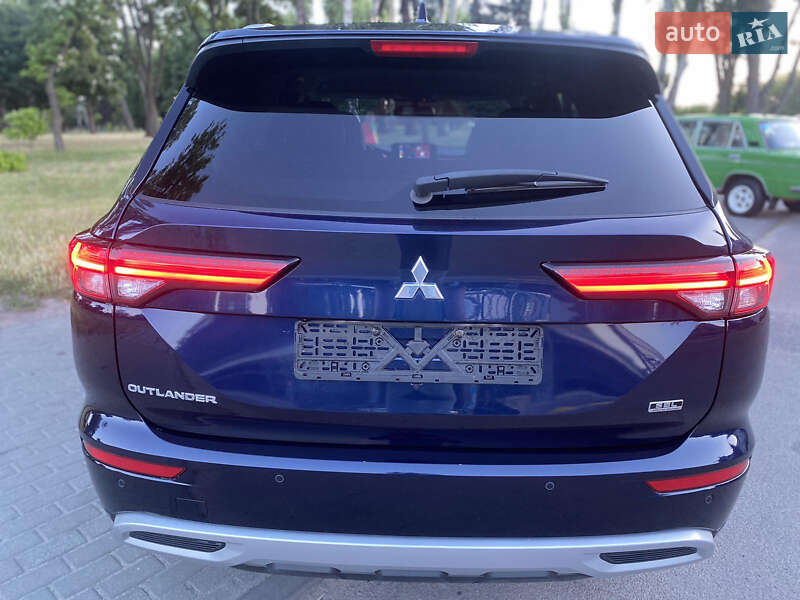 Позашляховик / Кросовер Mitsubishi Outlander 2022 в Запоріжжі