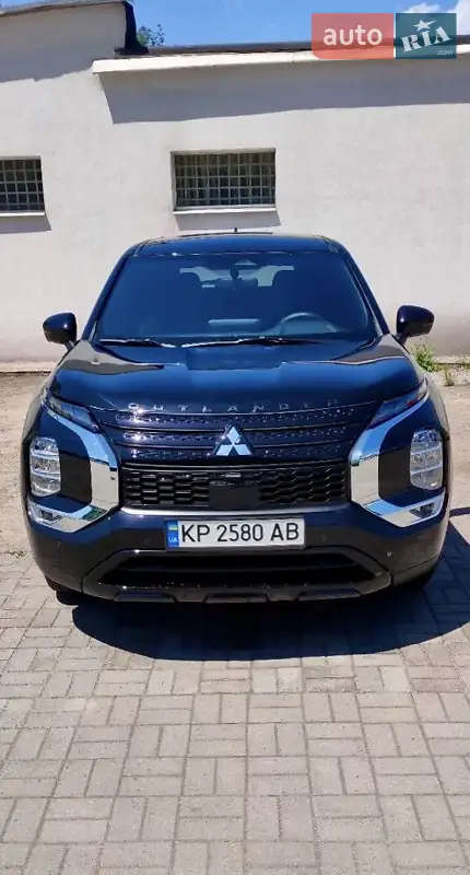 Mitsubishi Outlander 2023