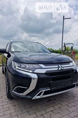 Внедорожник / Кроссовер Mitsubishi Outlander 2014 в Львове