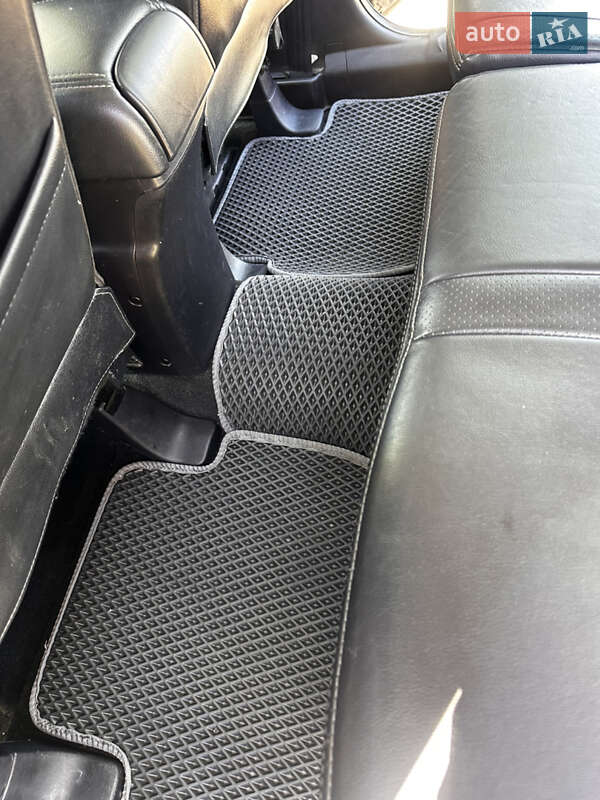 Позашляховик / Кросовер Mitsubishi Outlander 2010 в Чернівцях