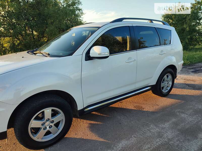Внедорожник / Кроссовер Mitsubishi Outlander 2012 в Нежине