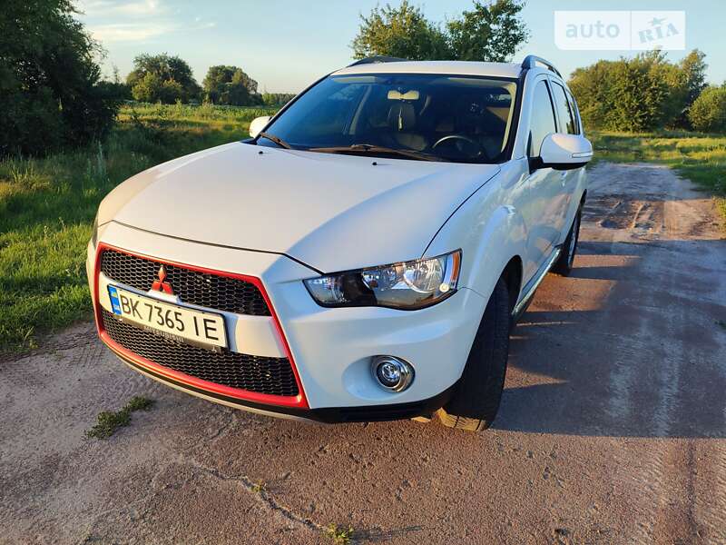Внедорожник / Кроссовер Mitsubishi Outlander 2012 в Нежине