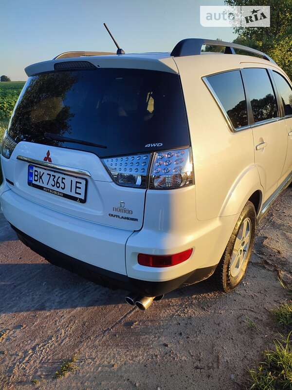 Внедорожник / Кроссовер Mitsubishi Outlander 2012 в Нежине