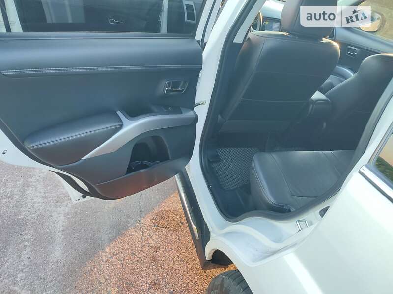 Внедорожник / Кроссовер Mitsubishi Outlander 2012 в Нежине