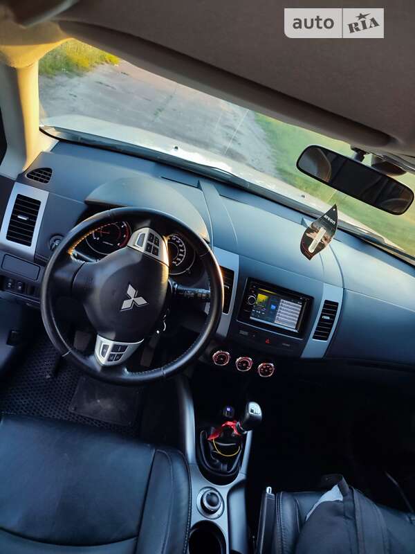 Внедорожник / Кроссовер Mitsubishi Outlander 2012 в Нежине