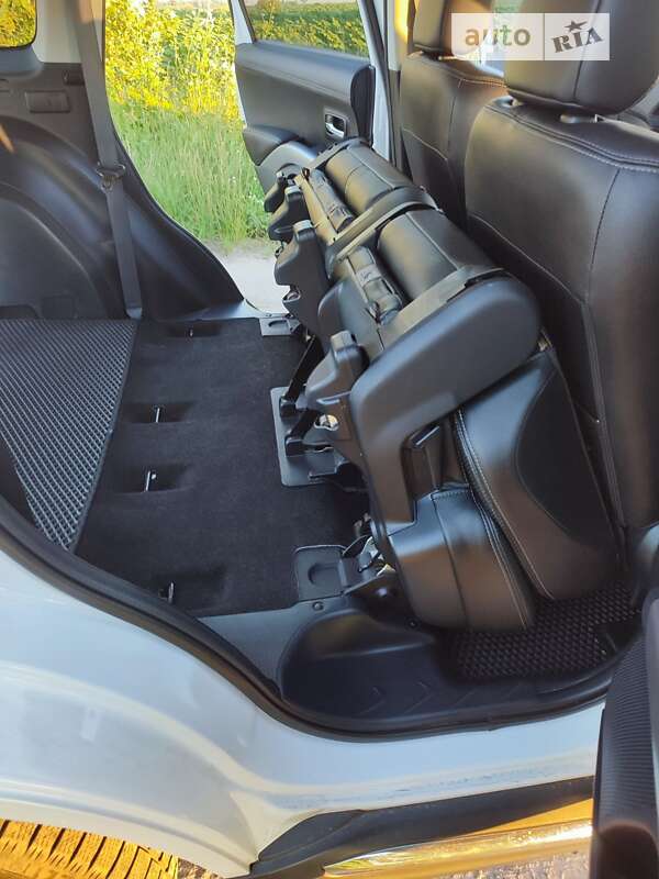 Внедорожник / Кроссовер Mitsubishi Outlander 2012 в Нежине