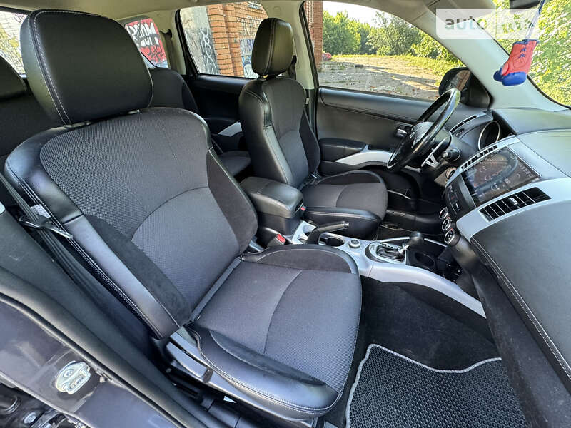 Внедорожник / Кроссовер Mitsubishi Outlander 2011 в Полтаве