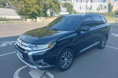 Позашляховик / Кросовер Mitsubishi Outlander 2018 в Києві