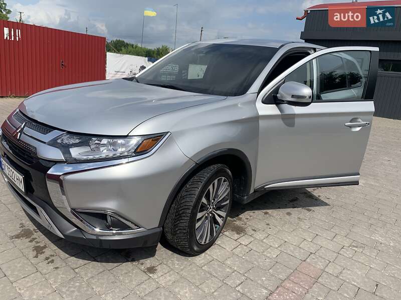 Внедорожник / Кроссовер Mitsubishi Outlander 2020 в Бродах