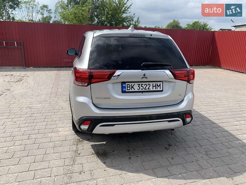 Внедорожник / Кроссовер Mitsubishi Outlander 2020 в Бродах