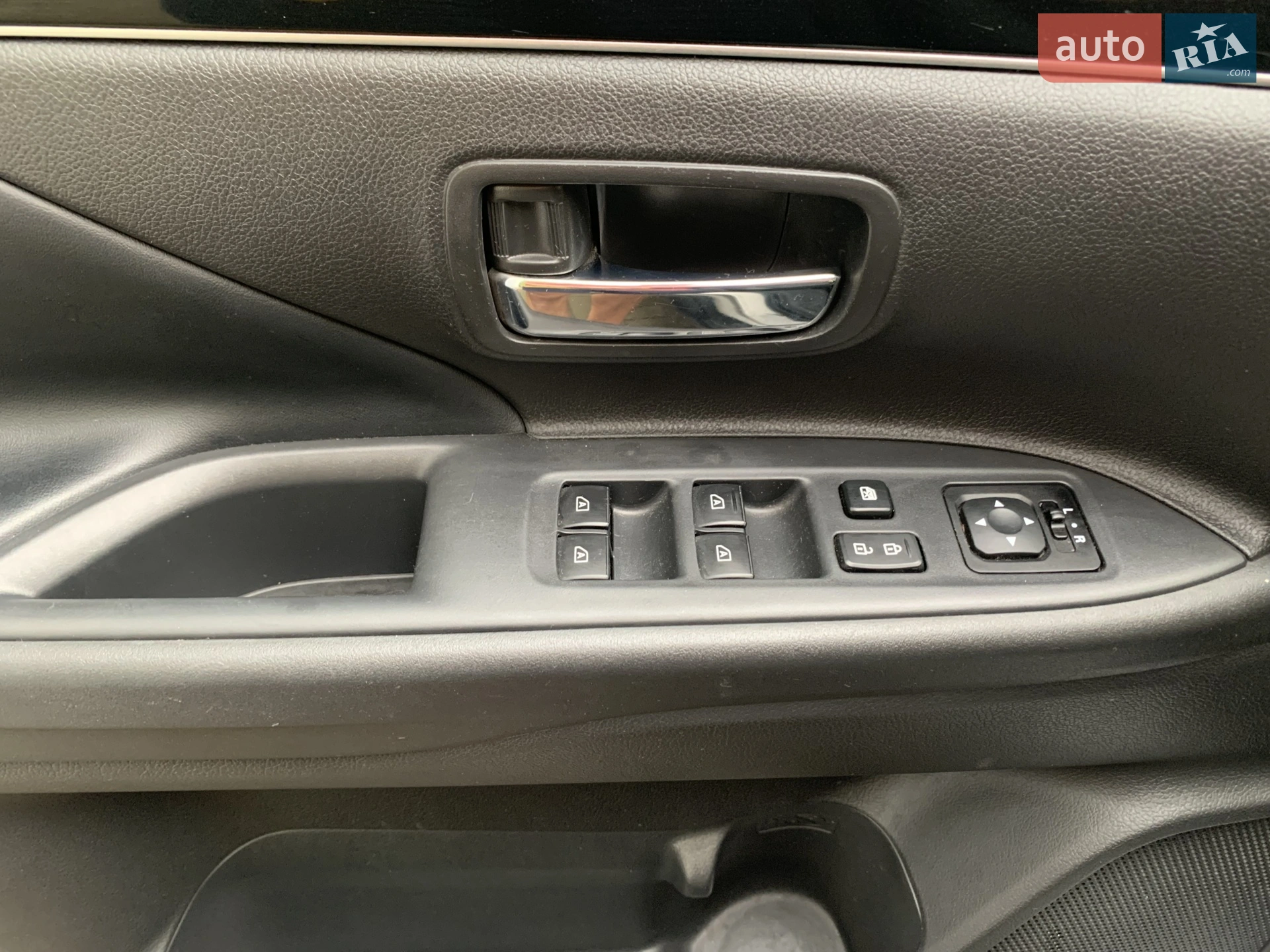 2020 Mitsubishi Outlander - мініатюра 16