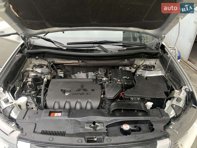 Внедорожник / Кроссовер Mitsubishi Outlander 2020 в Бродах