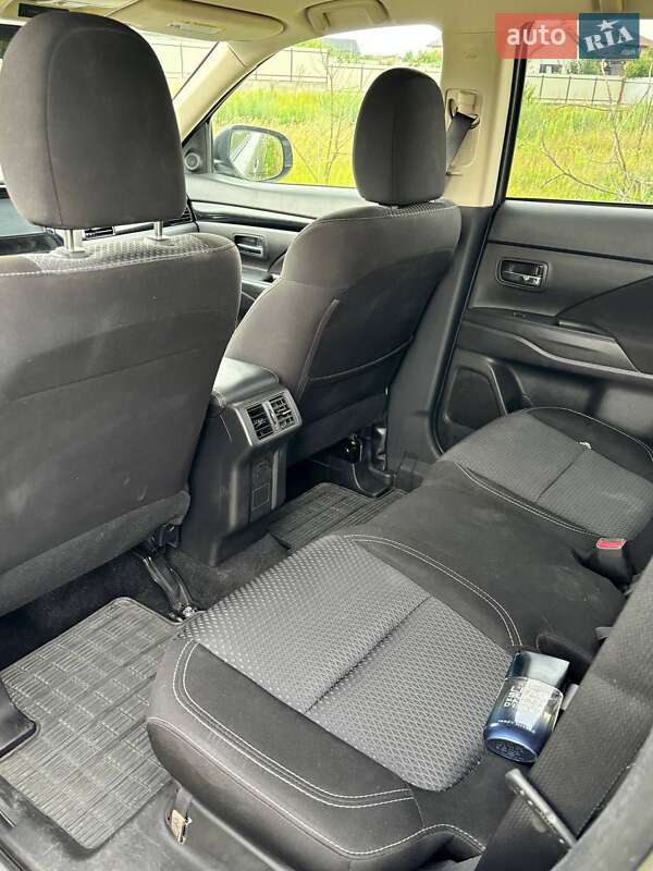 Внедорожник / Кроссовер Mitsubishi Outlander 2020 в Киеве