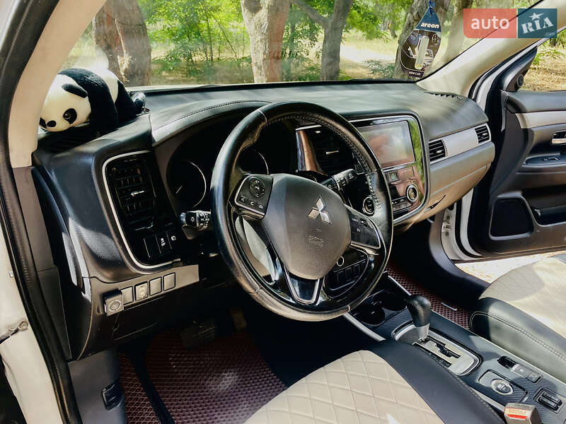 Внедорожник / Кроссовер Mitsubishi Outlander 2016 в Днепре