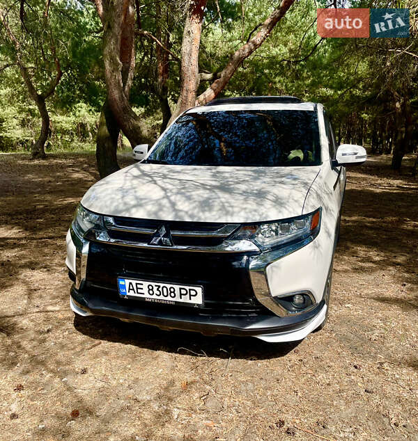 Внедорожник / Кроссовер Mitsubishi Outlander 2016 в Днепре