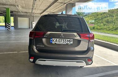 Позашляховик / Кросовер Mitsubishi Outlander 2020 в Києві