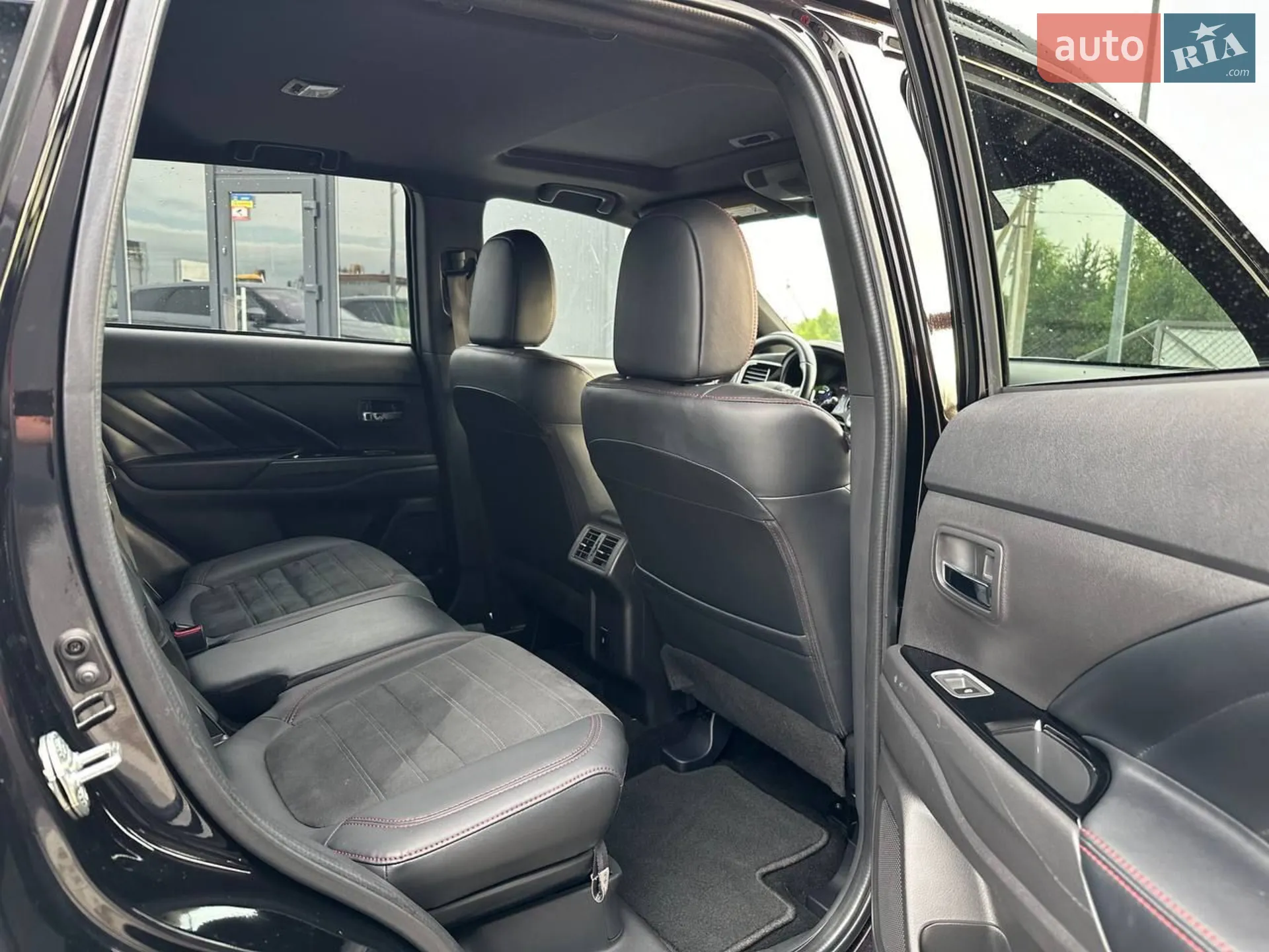 2020 Mitsubishi Outlander - мініатюра 12