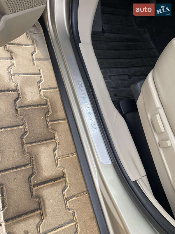 Позашляховик / Кросовер Mitsubishi Outlander 2007 в Києві