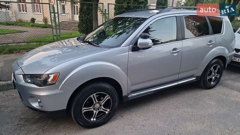 Внедорожник / Кроссовер Mitsubishi Outlander 2012 в Львове