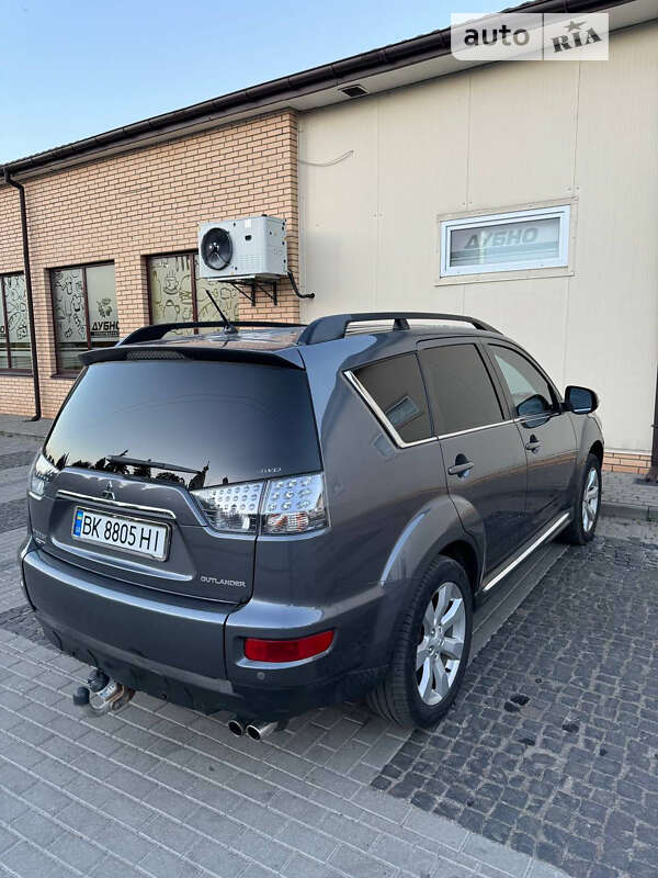 Внедорожник / Кроссовер Mitsubishi Outlander 2011 в Дубно