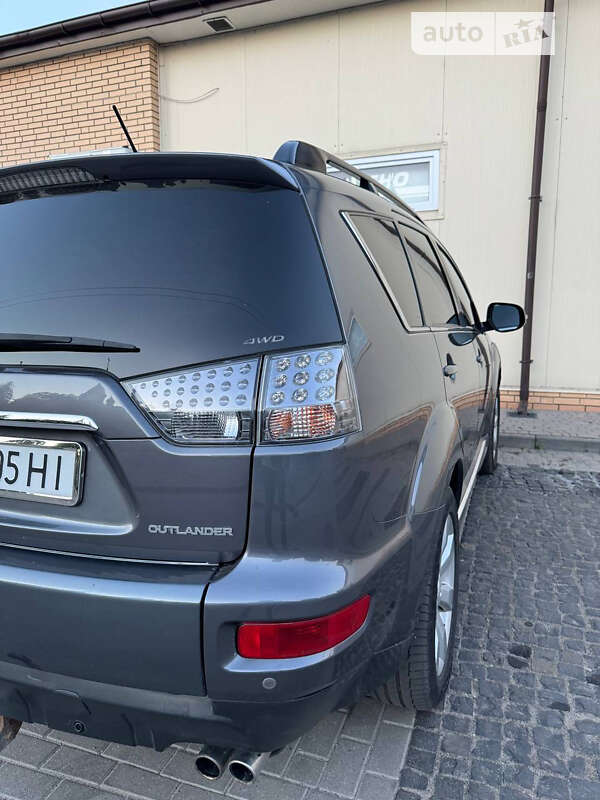 Внедорожник / Кроссовер Mitsubishi Outlander 2011 в Дубно