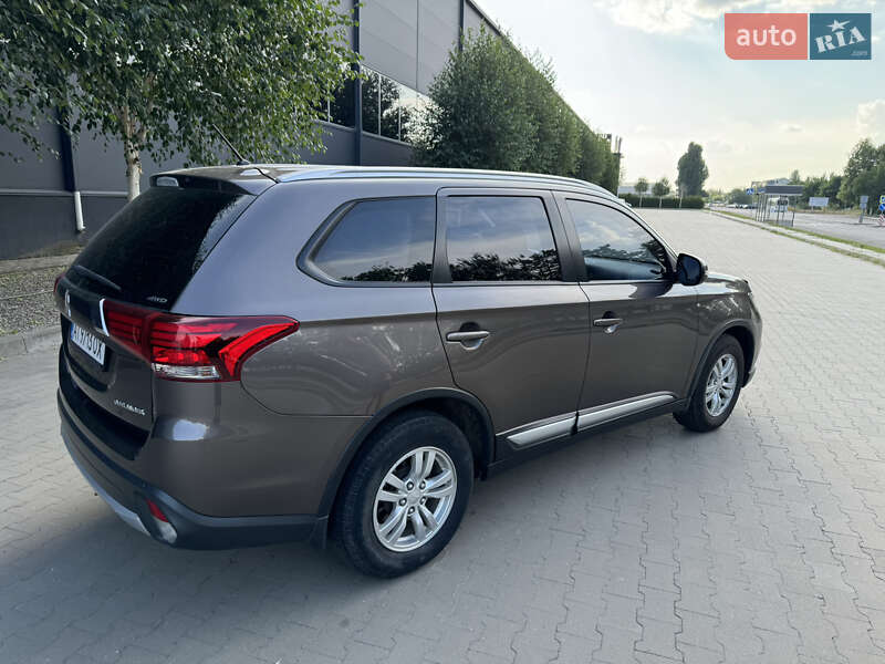 Внедорожник / Кроссовер Mitsubishi Outlander 2016 в Белой Церкви фото 7 Внедорожник / Кроссовер Mitsubishi Outlander 2016 в Белой Церкви