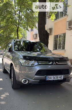 Позашляховик / Кросовер Mitsubishi Outlander 2013 в Кропивницькому