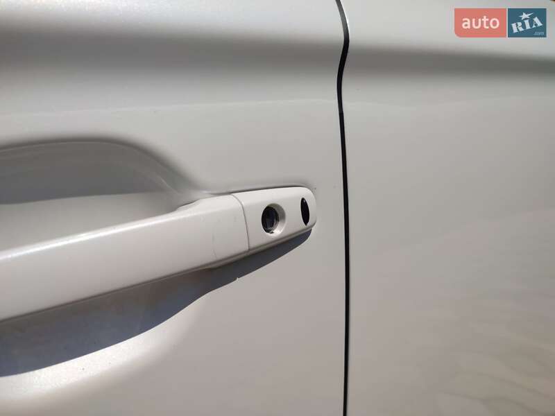 Внедорожник / Кроссовер Mitsubishi Outlander 2021 в Черновцах