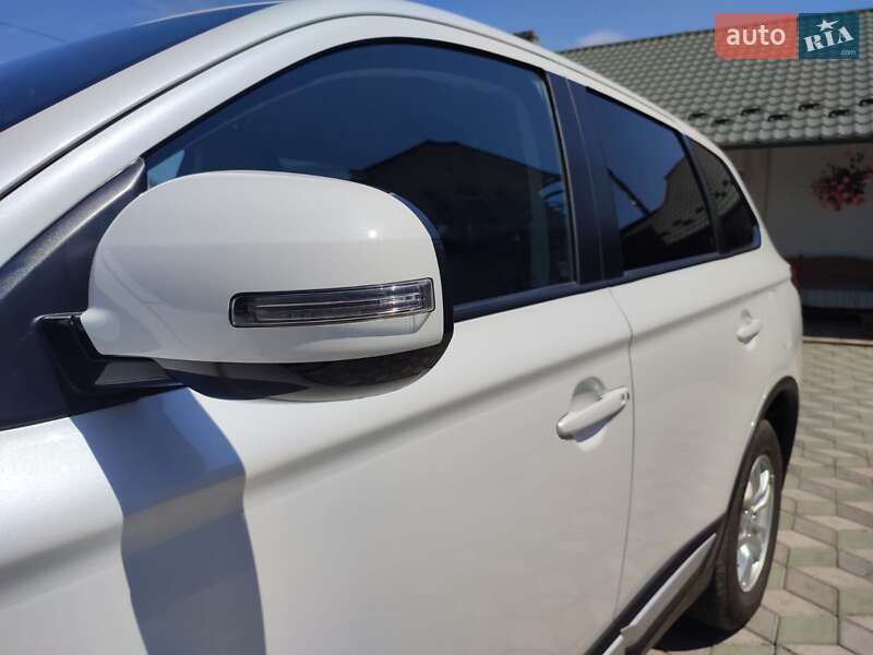 Внедорожник / Кроссовер Mitsubishi Outlander 2021 в Черновцах