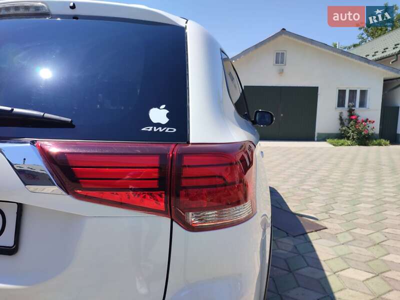 Внедорожник / Кроссовер Mitsubishi Outlander 2021 в Черновцах