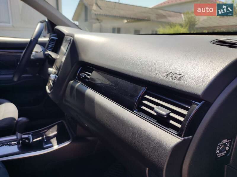 Внедорожник / Кроссовер Mitsubishi Outlander 2021 в Черновцах