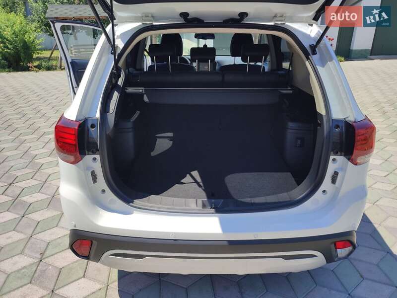 Внедорожник / Кроссовер Mitsubishi Outlander 2021 в Черновцах