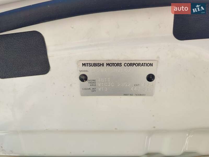 Внедорожник / Кроссовер Mitsubishi Outlander 2021 в Черновцах