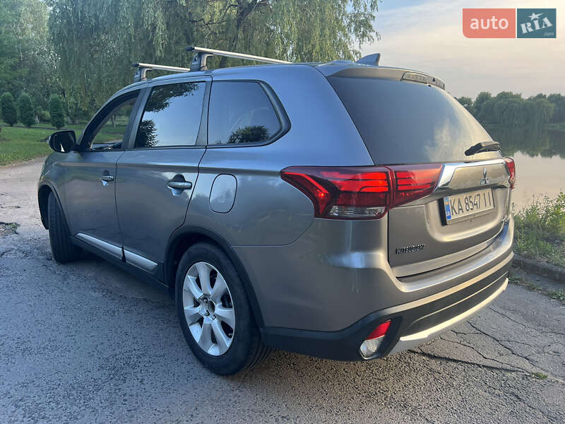 Внедорожник / Кроссовер Mitsubishi Outlander 2018 в Киеве