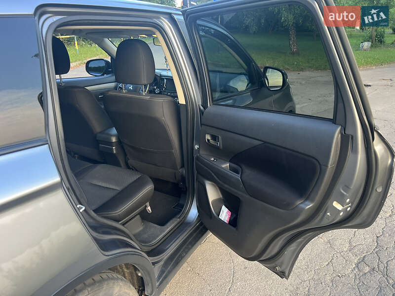 Внедорожник / Кроссовер Mitsubishi Outlander 2018 в Киеве